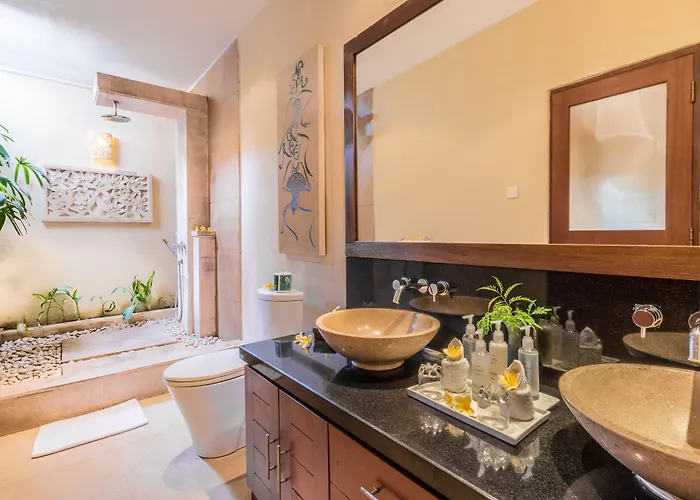 Villa Seriska Seminyak, 5-star Private Pool Villa, Walk To Dining & Shopping