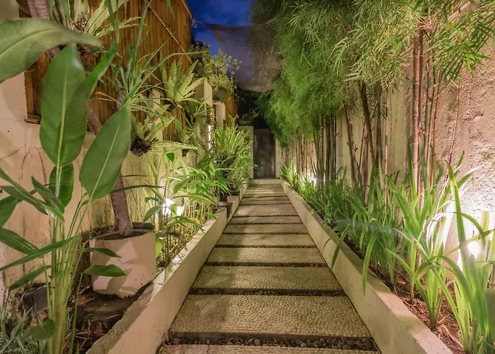 Villa Seriska Seminyak, 5-star Private Pool Villa, Walk To Dining & Shopping Seminyak
