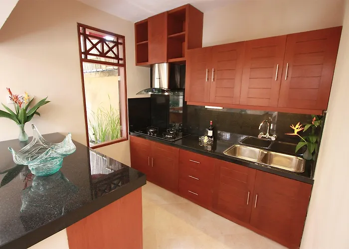 Seriska Seminyak, 5-star Private Pool Villa, Walk To Dining & Shopping *