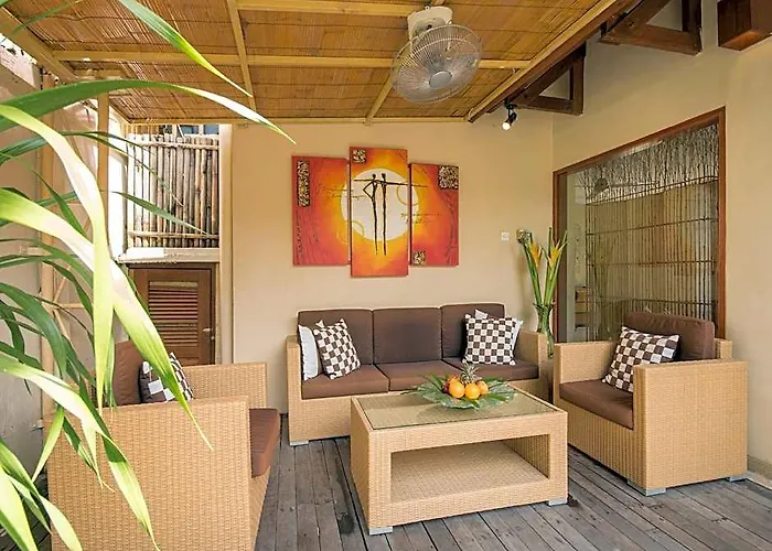 Villa Seriska Seminyak, 5-star Private Pool Villa, Walk To Dining & Shopping Seminyak