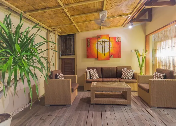 Villa Seriska Seminyak, 5-star Private Pool Villa, Walk To Dining & Shopping *