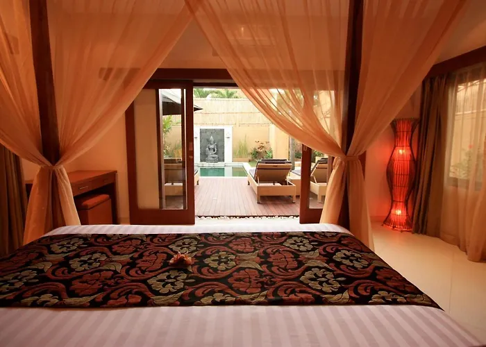 Villa Seriska Seminyak, 5-star Private Pool Villa, Walk To Dining & Shopping *